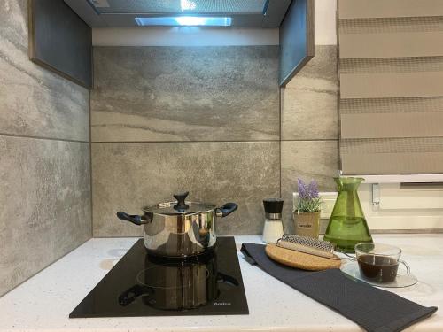 Příslušenství pro přípravu čaje a kávy v ubytování Luxury Lavender