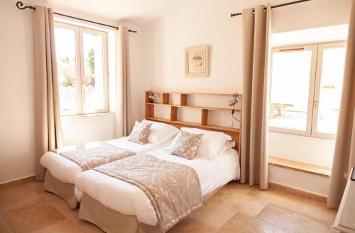 Кровать или кровати в номере Auberge du Vieux Château