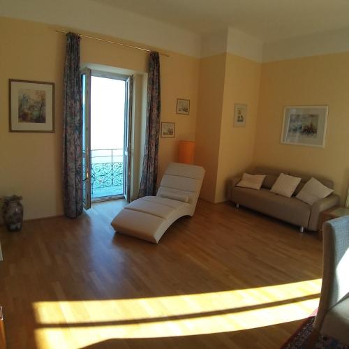 Un lugar para sentarse en Fantastic Lake and Mountain View, First Row Lakeside
