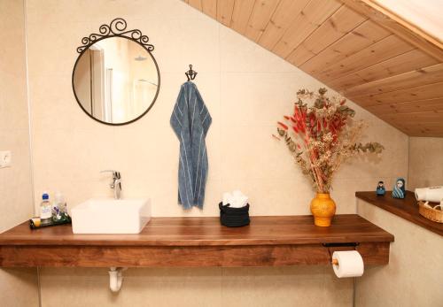 Kylpyhuone majoituspaikassa Frostastaðir Guesthouse