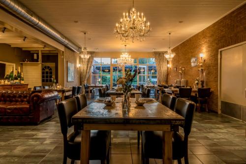 Restorāns vai citas vietas, kur ieturēt maltīti, naktsmītnē Hotel-Restaurant van der Weijde