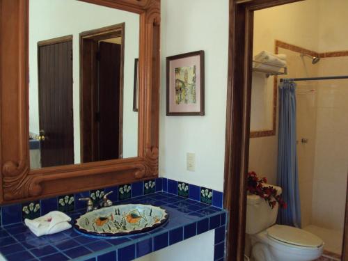 Ένα μπάνιο στο Vallarta Jr Suites in the exclusive Zona Romantica