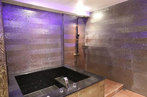 a bathroom with a sink and a shower at Yosemite Motel - Chunghua Branch in Taichung