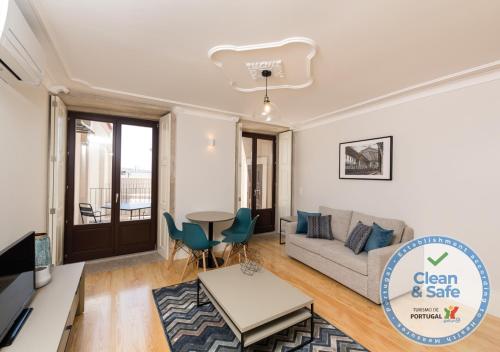 a living room with a couch and a table at Morar Apartments Porto in Porto