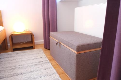 A bed or beds in a room at 65qm Wohnung Klosterblick im historischen Pfarrhaus Pielenhofen