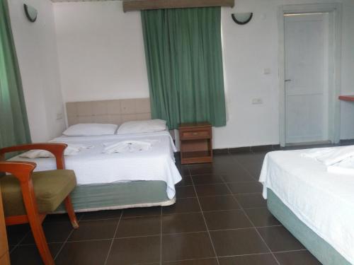Postel nebo postele na pokoji v ubytování UĞUR BEACH HOTEL
