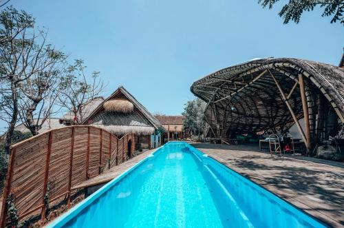 Πισίνα στο ή κοντά στο Blue Earth Village