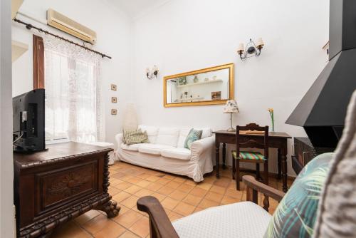 a living room with a couch and a piano at Ca'n Marinero in Porto Cristo