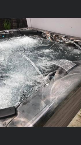 a hot tub filled with ice and water at NORTHRISE RETREAT in Hastings