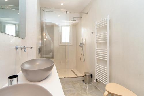 Ванная комната в iKu Urban Apartment