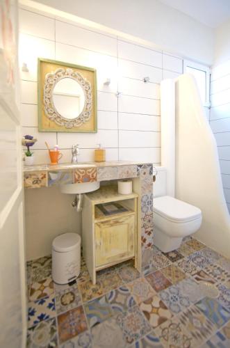 a bathroom with a sink and a toilet at Villa Katapoliani No.3 in Katapola
