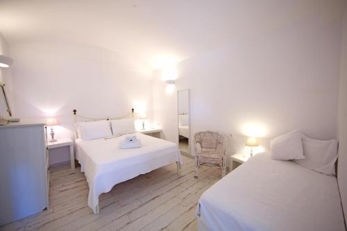 Tempat tidur dalam kamar di Villa Katapoliani No.3