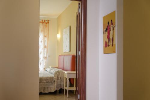 a room with a bedroom with a bed and a mirror at Residenza Il Rivo in Rivotorto
