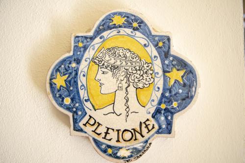 a plate with a picture of a woman on a wall at Le Plejadi in Castellammare del Golfo