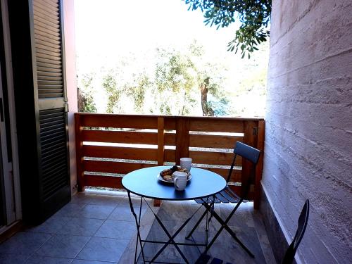 En balkon eller terrasse på Bougainvillea Views - Μπουκαμβίλια Θέα