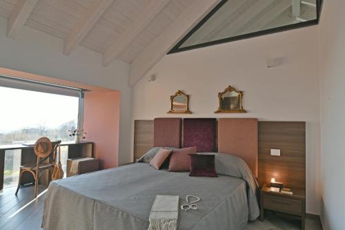 A bed or beds in a room at Cirasa Luxury Country House
