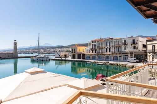 Anne Apartment, at the Venetian Port of Rethimno!