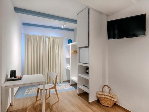 a small room with a white table and a desk at Hostal Altea House in Altea