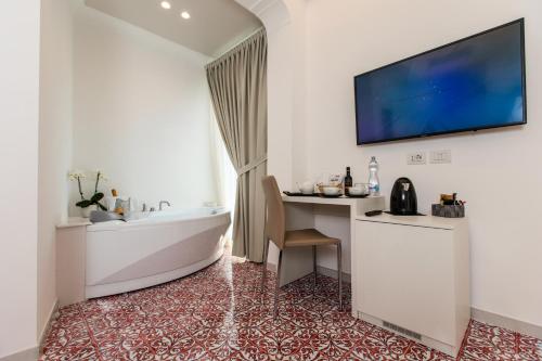 a bathroom with a tub and a desk and a sink at Hotel le Rocce - Agerola, Amalfi Coast in Agerola