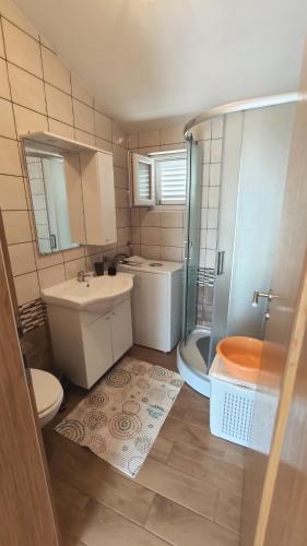 Koupelna v ubytování Apartmani Andrea
