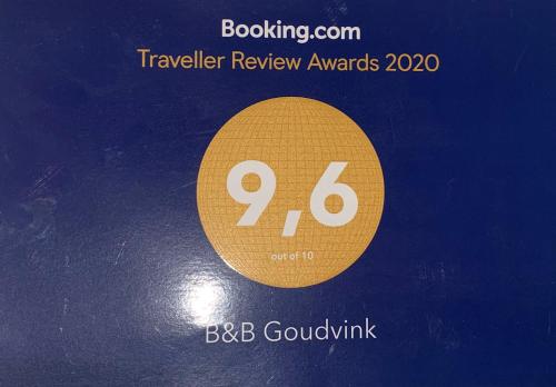 a yellow circle with the number eighty eight on it at B&B Goudvink in Schilde