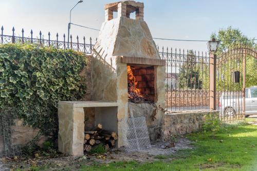 a stone pizza oven with fire inside of it at VuT El Pozo la Carrera in San Pedro de Gaíllos
