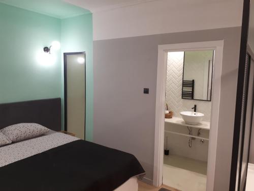 Agias Sofias Square Stunning suite