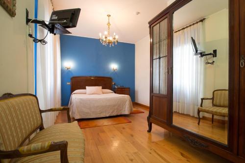 A bed or beds in a room at Casa España