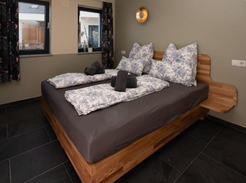 Ein Bett oder Betten in einem Zimmer der Unterkunft Domaine Edegger