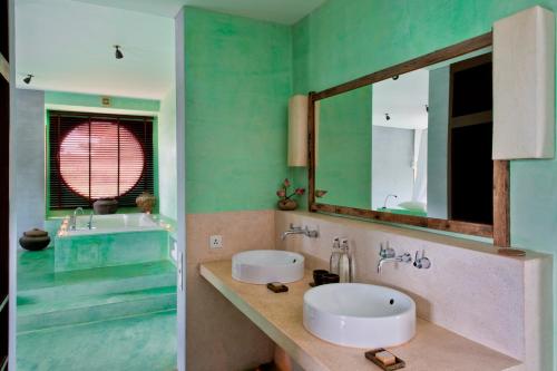 Koupelna v ubytování Knai Bang Chatt Resort