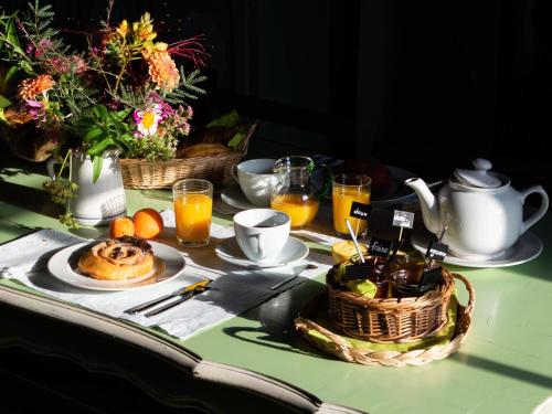 Hommikusöögi valikud saadaval majutusasutuse Le Pavillon d'Arnajon külastajatele