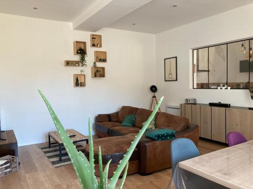 a living room with a couch and a table at Le quai de St Pierre in Bar-sur-Aube