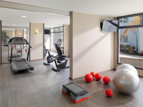 Pusat kecergasan dan/atau kemudahan kecergasan di Boutique Hotel H10 White Suites - Adults Only