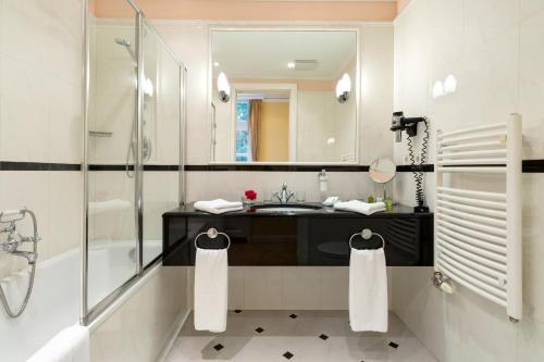 Bilik mandi di Castle Hotel Grof Degenfeld Superior