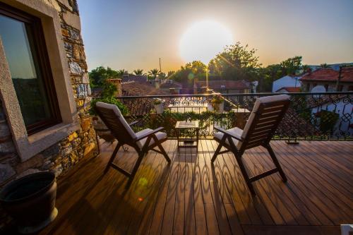 فندق أكانتوس إفيسوس في سلجوك: كرسيين وطاولة على السطح