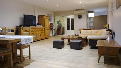 Photo de la galerie de l'établissement Cannes 250m2 - 8mn Walking distance Palais Festivals and Beach, à Cannes