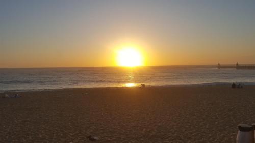 a sunset on the beach with the sun setting at Maison classée avec jardinets à 800m de la plage in Capbreton