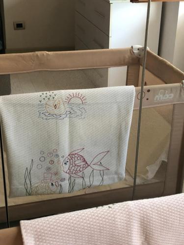a crib with a towel with a drawing on it at "CASA ROSI" Tel trequattrozero trentatre tredici seiquattrouno in Umbertide