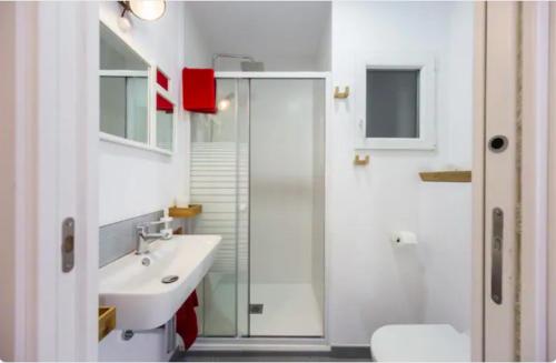 Ванная комната в Torres de Serrano Apartment