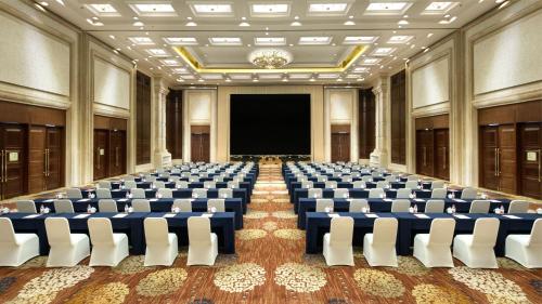 an empty conference room with a screen in the middle at Crowne Plaza Deqing Moganshan by IHG in Deqing