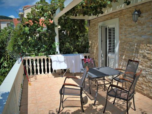 Gallery image of VILLA WITH SWIMMING POOL apartments with bathroom, kitchen, patio, private parking in Budva