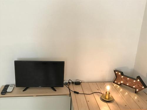 a television sitting on top of a wooden table at La Torretta di Gigi - soggiorno in torre medievale in Bisceglie