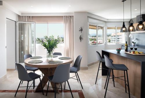 MARBELLA CITY BEACHFRONT WITH SEA VIEW