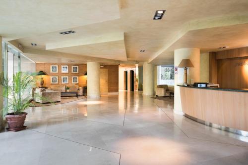 MARBELLA CITY BEACHFRONT WITH SEA VIEW