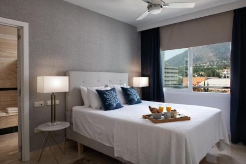 MARBELLA CITY BEACHFRONT WITH SEA VIEW