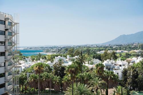 MARBELLA CITY BEACHFRONT WITH SEA VIEW