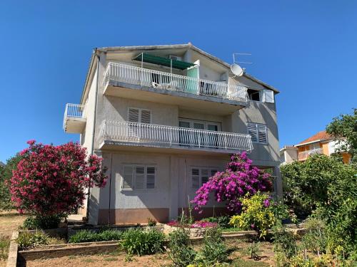 Roca Apartments