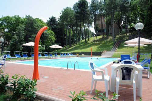 Het zwembad bij of vlak bij hotel michelangelo