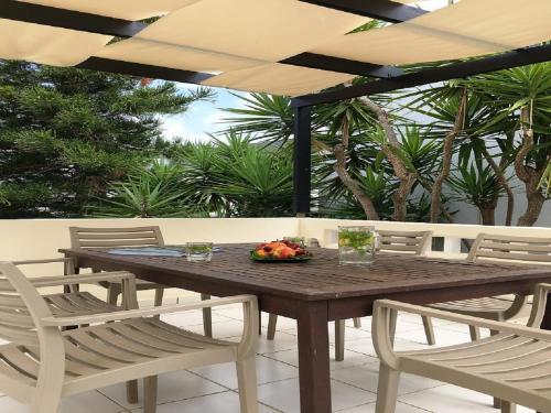 Κήπος έξω από το Aigialis Apartments & Studios