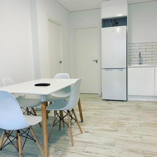 Η κουζίνα ή μικρή κουζίνα στο Apartamento 1ª linea by Hugo Beach Hotel - Mayores de 25